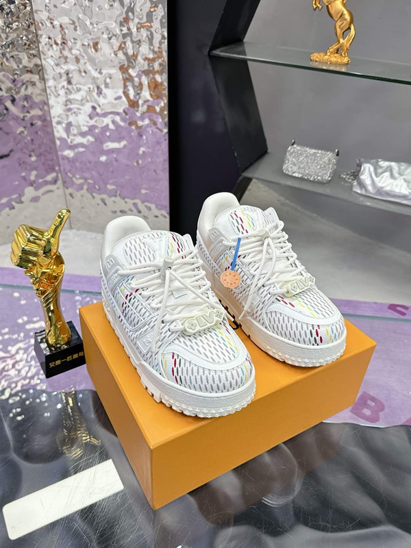 ルイヴィトン靴背面デザイン